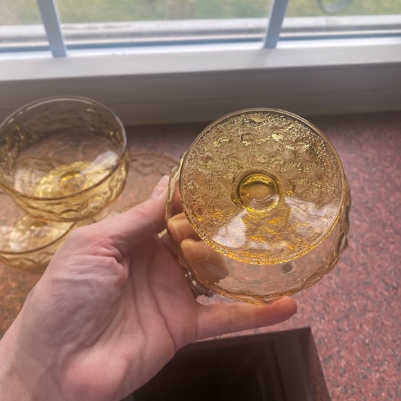 Mid century modern amber goblets. Set of 6. - Picture 3 of 7